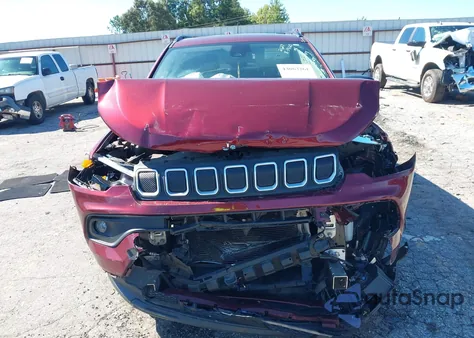 2022 Jeep Compass Latitude 4X4 из США, поврежденный, VIN 3C4NJDBB2NT165521